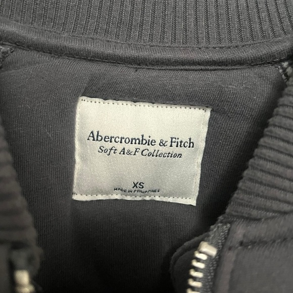 Abercrombie and Fitch Quilted Bomber Jacket - Picture 10 of 11